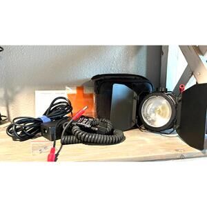 LitePanels Sola ENG 3" Daylight LED lamp w/barndoors entire kit WORKS